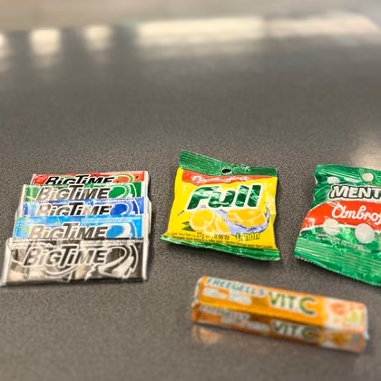 Chicles, mentas y caramelos de vitamina C.