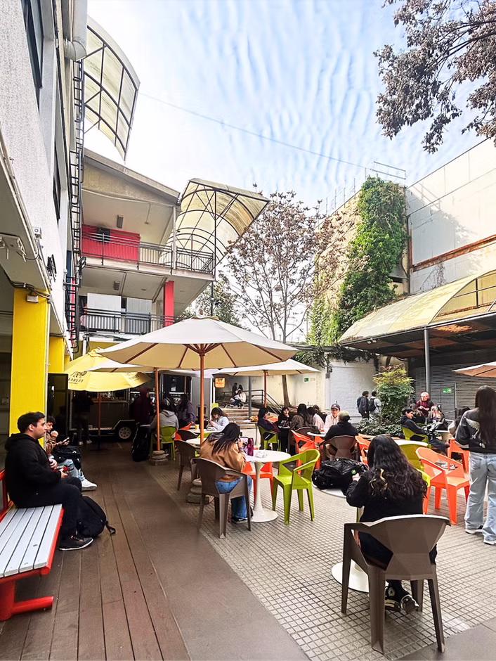 Cafetería Stop Café en Universidad Andrés Bello, Edificio Odontología